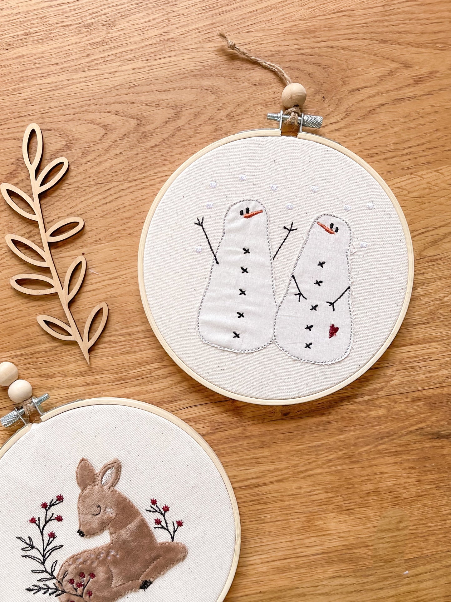 Holzstickrahmen Schneemänner