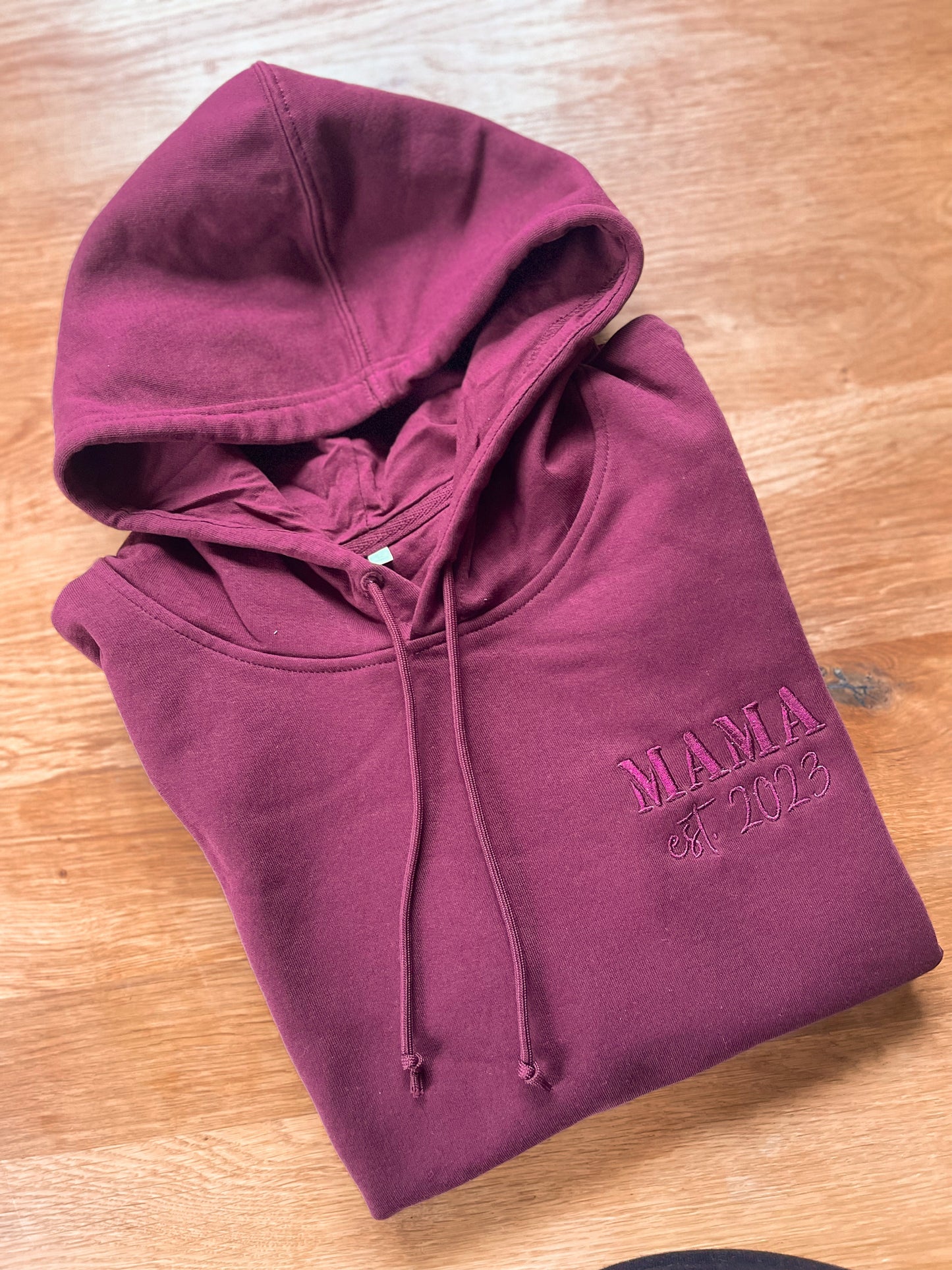 Mama Hoodie - Mama est. Jahreszahl (Stickerei Brust)