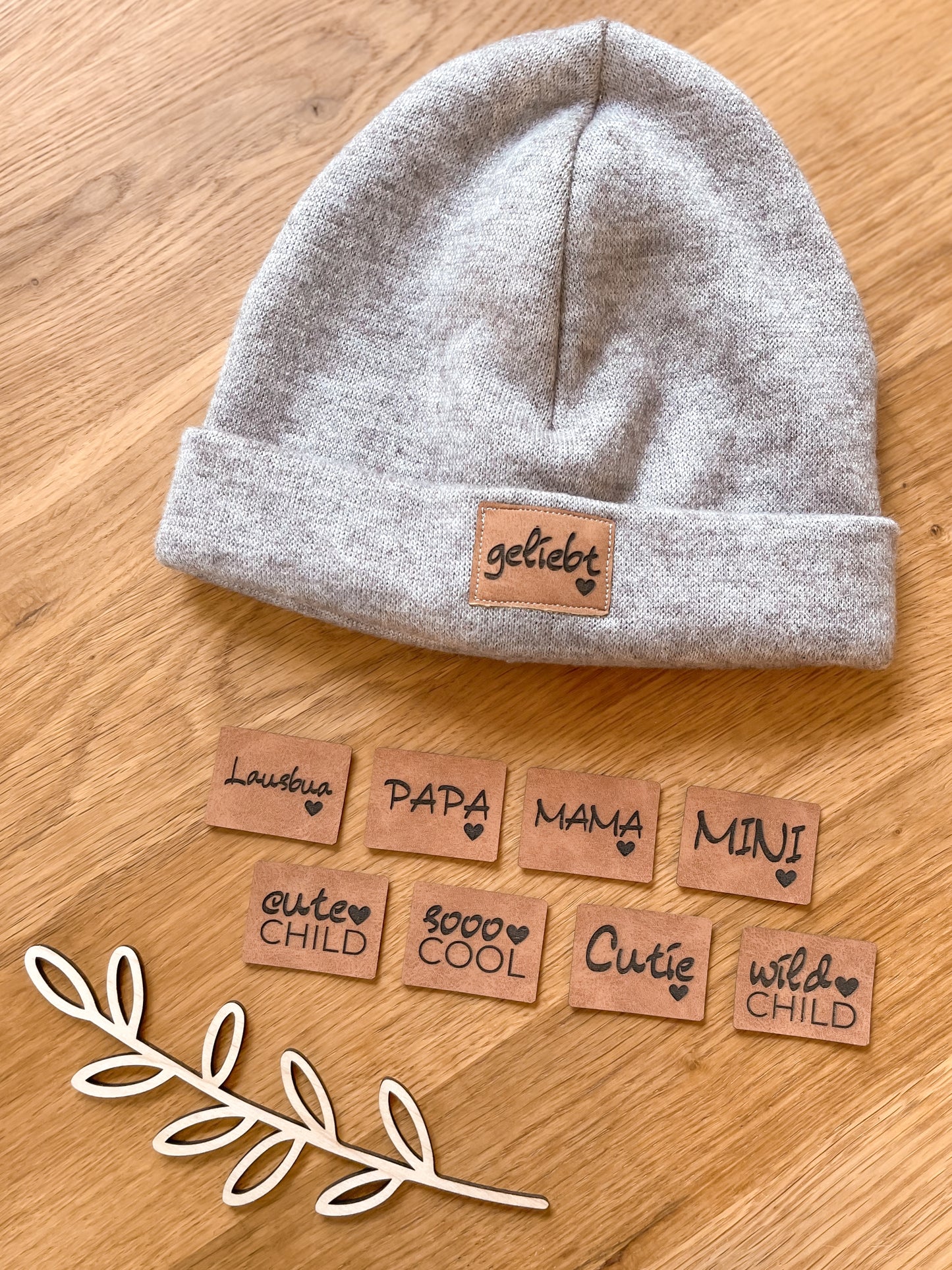 Haube/Beanie Feinstrick mit Kunstlederlabel