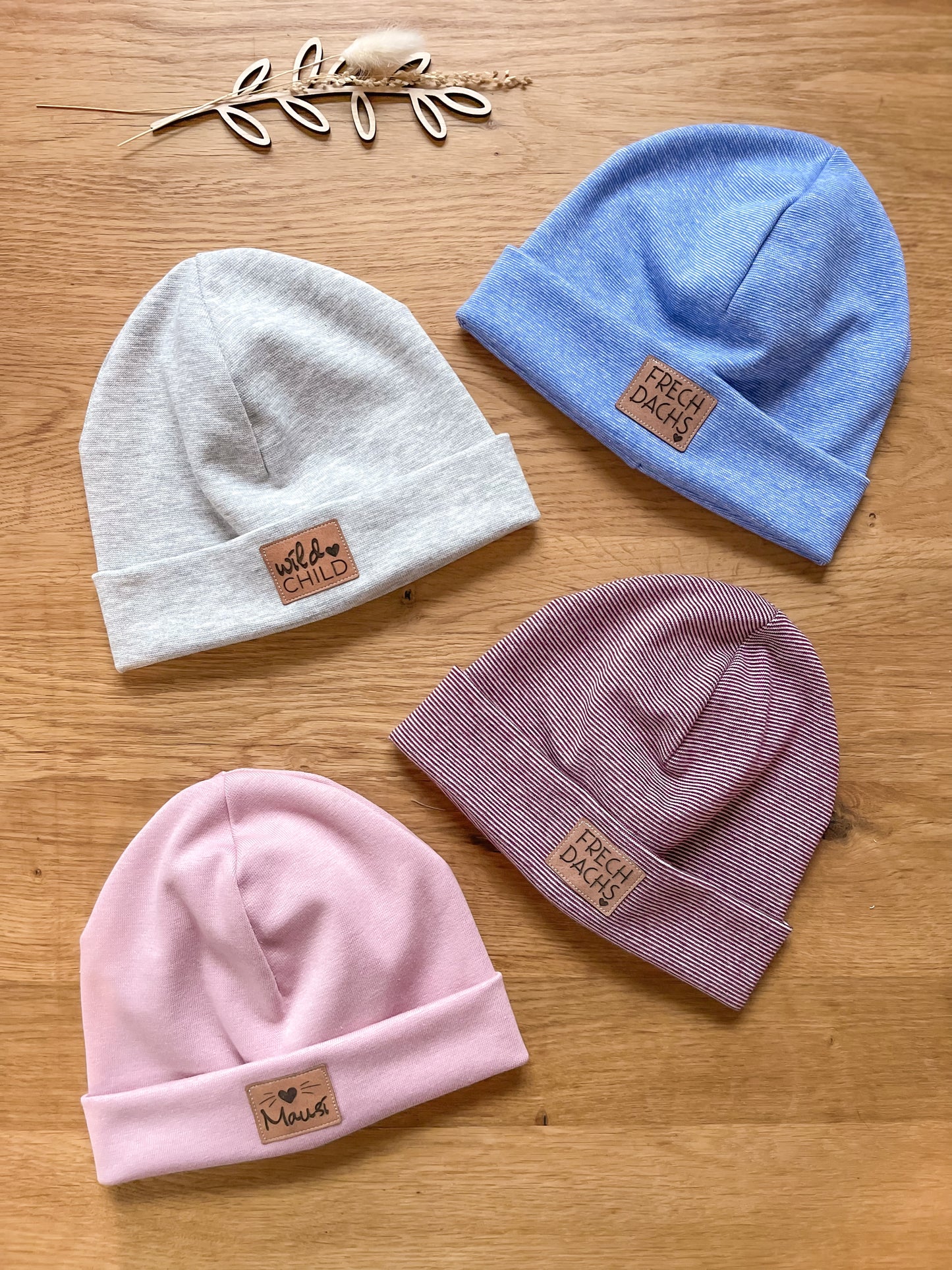Haube/Beanie mit Kunstlederlabel
