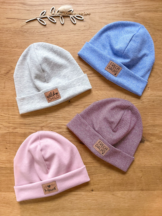Haube/Beanie mit Kunstlederlabel