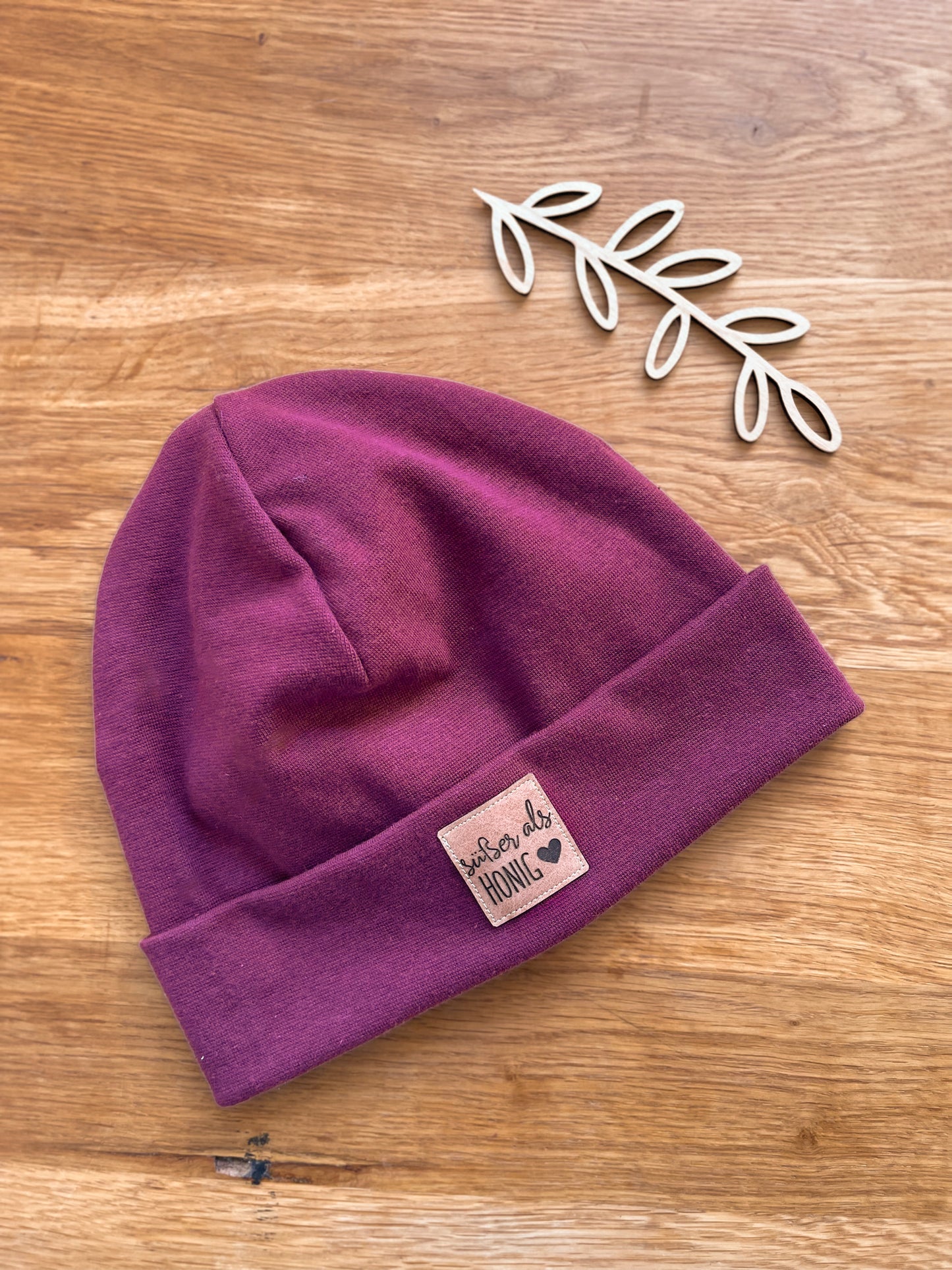 Haube/Beanie mit Kunstlederlabel