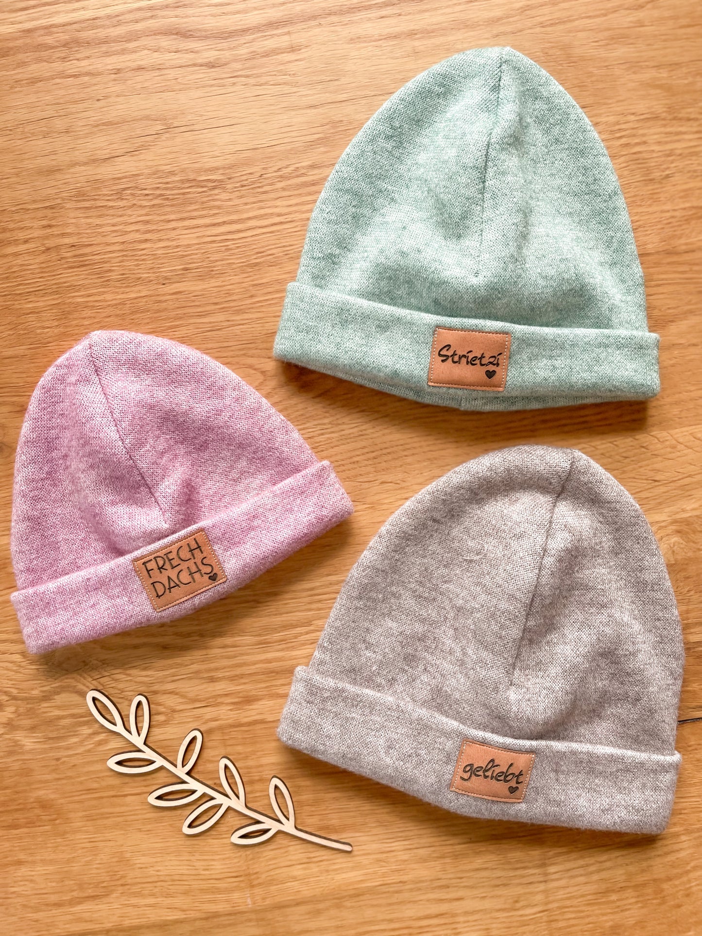 Haube/Beanie Feinstrick mit Kunstlederlabel