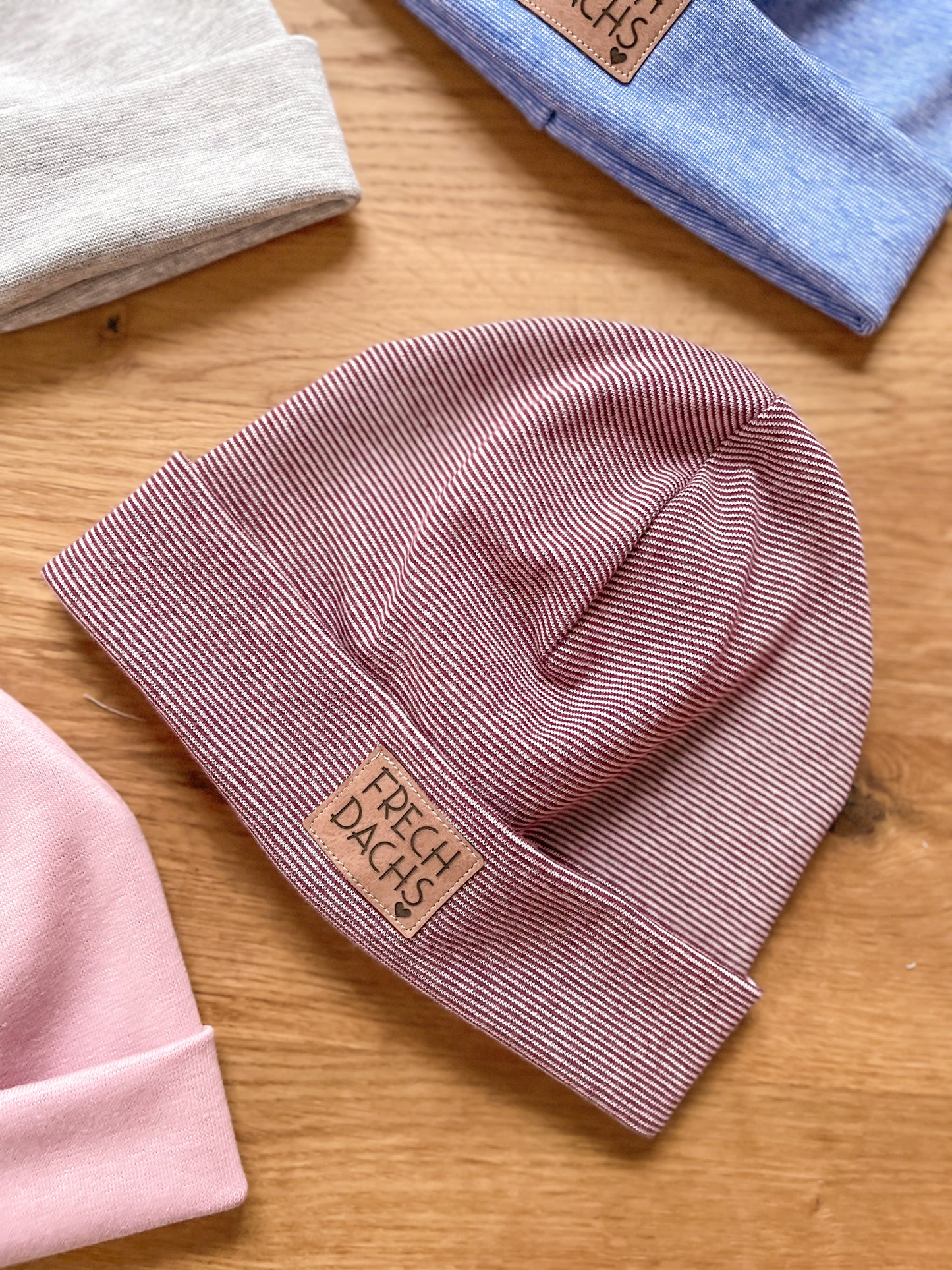 Haube/Beanie mit Kunstlederlabel