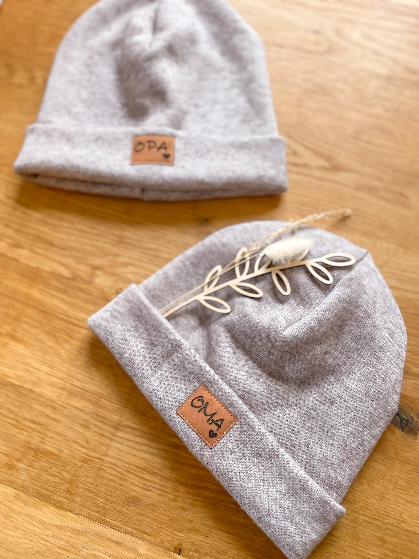 Haube/Beanie Feinstrick mit Kunstlederlabel