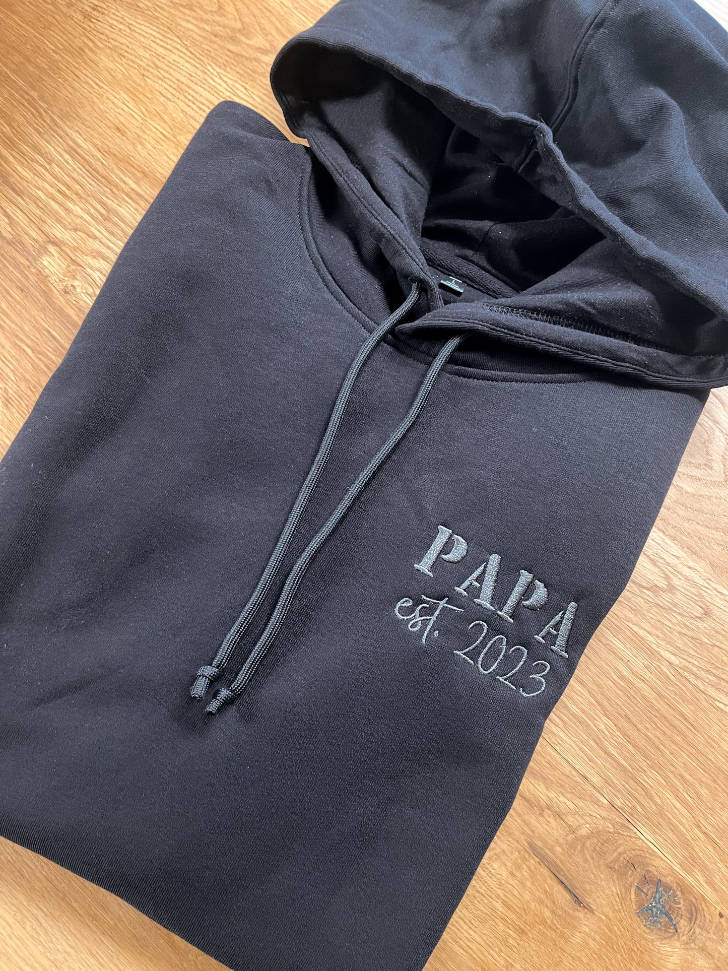 Papa Hoodie - Papa est. Jahreszahl (Stickerei Brust)