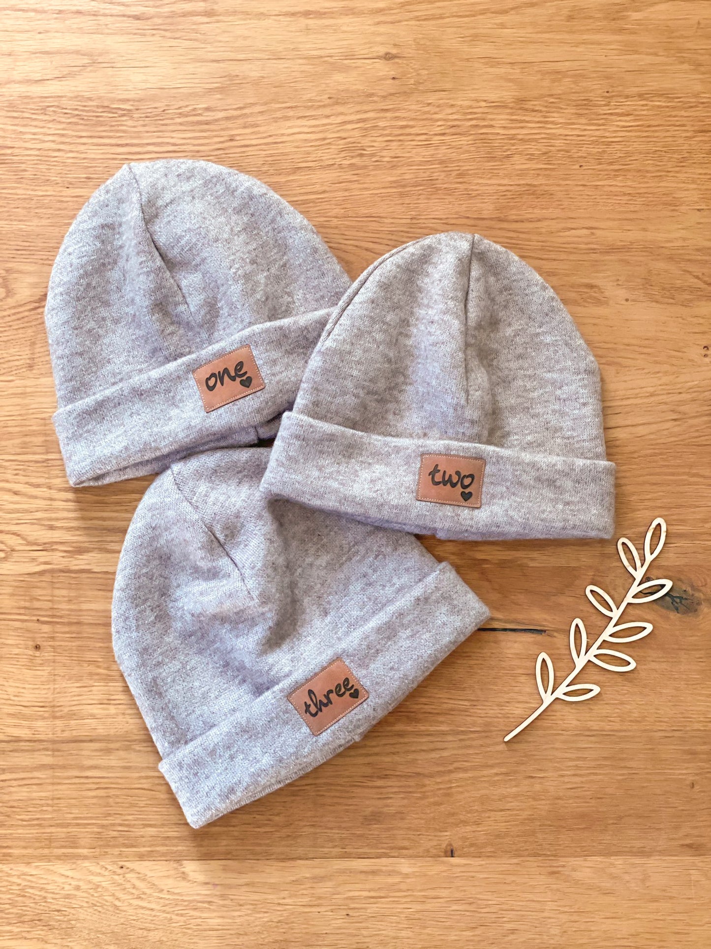 Haube/Beanie Feinstrick mit Kunstlederlabel