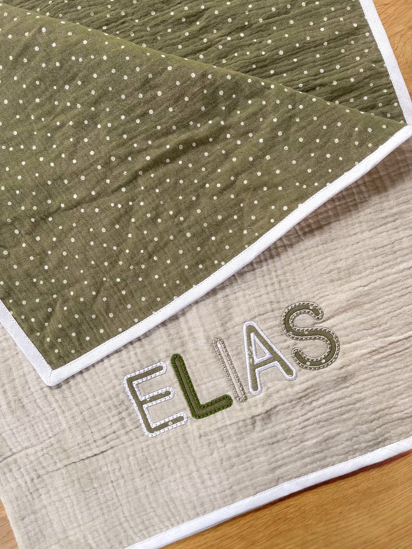 Babydecke Musselin Namensapplikation